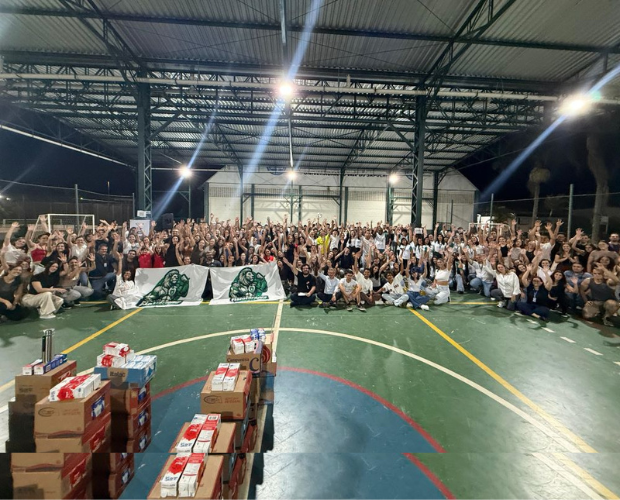 Univ�s e CJPII arrecadam mais de 13 mil litros de leite e �leo para o CHSL